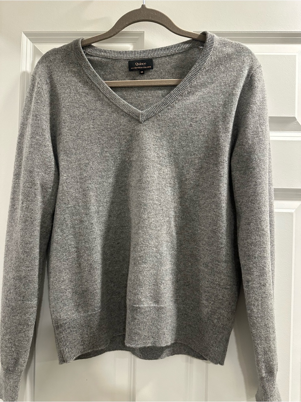 Quince Woments V-Neck Cashmere Sweater - Gray